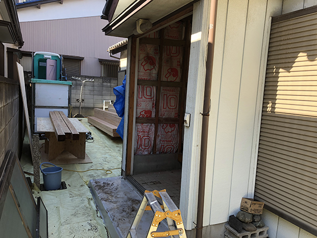 玄関サッシ解体