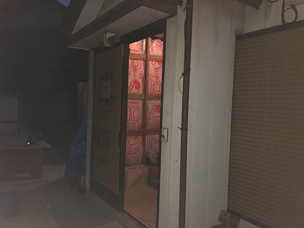 玄関サッシ取付